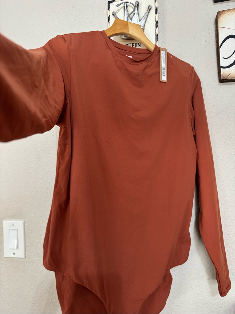 SKIMS Long Sleeve Rust Crewneck Bodysuit - Picture 5 of 5